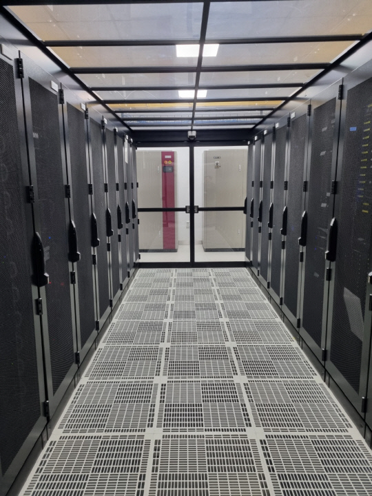 KIST가 보유하고 인공지능(AI)병렬 컴퓨터<사진: 디지털타임스>